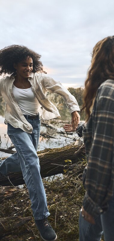 Wandern, spazieren gehen am Alten Rhein im Herbst
Baden-Württemberg, Deutschland,