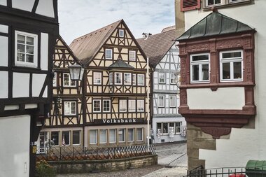Ortsportrait Bad Wimpfen im Odenwald, Baden-Württemberg, Deutschland
Ortsportrait Bad Wimpfen - historische Fachwerkstadt im Odenwald & HeilbronnerLand, Baden-Württemberg, Deutschland
Stadtimpressionen von Bad Wimpfen im Odenwald und HeilbronnerLand, Stadtsilhouette Bad Wimpfen und Altstadt mit Fachwerkhäusern