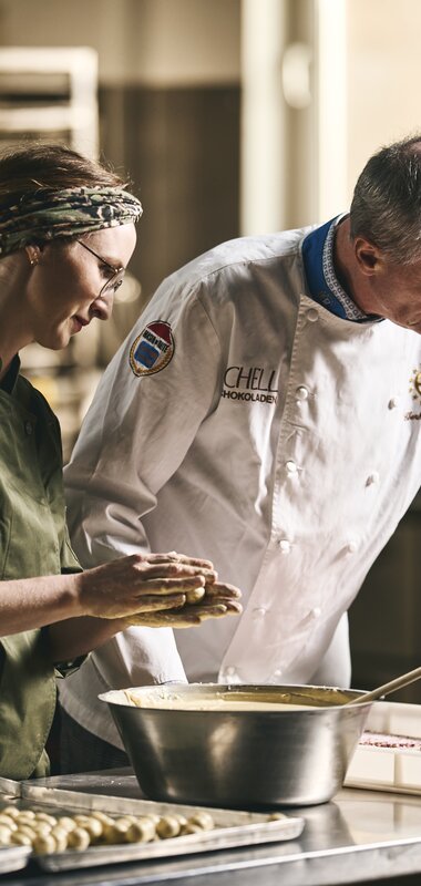 Schokoladenmanufaktur Schell in Gundelsheim im Odenwald,
Schokoladenmanufaktur Schell in Gundelsheim am Neckar - Wein & Schokolade, Pralinenseminare & Café in der historischen Altstadt Gundelsheim | Odenwald & HeilbronnerLand, Neckartal, Baden-Württemberg, Deutschland