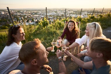 Unterwegs am Weinberg in Heilbronn, HeilbronnerLand, Baden-Württemberg, Deutschland
Unterwegs am Wartberg in Heilbronn -  am Martin-Heinrich-Wengertshäusle | Sundowner Weinerlebnis HeilbronnerLand, Baden-Württemberg, Deutschland | © Stefan Leitner