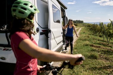 Radfahren im Weinberg in Külsheim, Taubertal, Baden-Württemberg, Deutschland | © Stefan Leitner