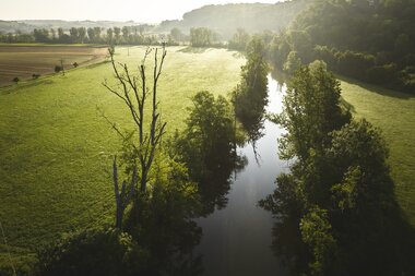 Schöntal, Jagsttal, Hohenlohe, Baden-Württemberg, Deutschland

Die Jagst bei Kloster Schöntal