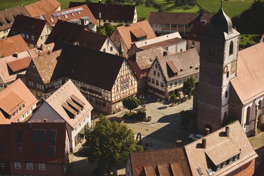 Waldenburg, Hohenlohe, Baden-Württemberg, Deutschland

Luftkurort Waldenburg, höchste Erhebung im Hohenlohekreis

Evangelische Kirche, Marktplatz und Rathaus