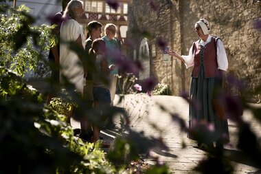 Stadtführung in Öhringen, Hohenlohe, Baden-Württemberg, Deutschland

Themenführung "Aus dem Leben einer Öhringer Bürgerfrau" | © Stefan Leitner