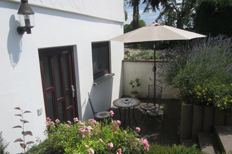 Terrasse mit Spnnenschirm und Möbeln | © Touristikgemeinschaft Hohenlohe e. V.  |  Appartement Künzelsau