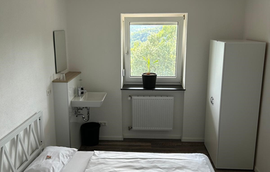 Café Schlossblick in Kirchberg: Gästezimmer mit Waschbecken | © Hohenlohe Schwäbisch Hall
