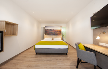 Urlaub auf dem Winzerhof in modernen Gästezimmern | Hofcafé Weingut Kurz | Heilbronn | HeilbronnerLand | © Hofcafé Kurz