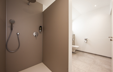 Urlaub auf dem Winzerhof in modernen Gästezimmern | Hofcafé Weingut Kurz | Heilbronn | HeilbronnerLand | © Hofcafé Kurz