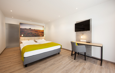 Urlaub auf dem Winzerhof in modernen Gästezimmern | Hofcafé Weingut Kurz | Heilbronn | HeilbronnerLand | © Hofcafé Kurz