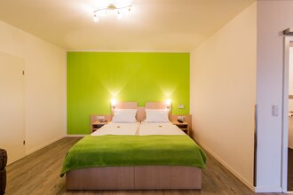 Urlaub auf dem Winzerhof in modernen Gästezimmern | Hofcafé Weingut Kurz | Heilbronn | HeilbronnerLand | © Hofcafé Kurz