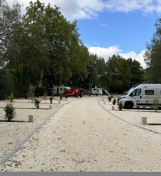 Camper auf Campingplatz in Neckarsulm CamperChillCorner | © Touristikgemeinschaft HeilbronnerLand | Oliver Gänssler