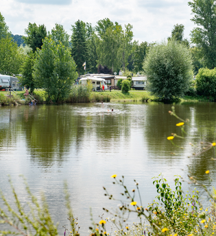 Camping am Hirschfeldsee | Sperrfechter Freizeitpark | HeilbronnerLand | © Sperrfechter Freizeitpark
