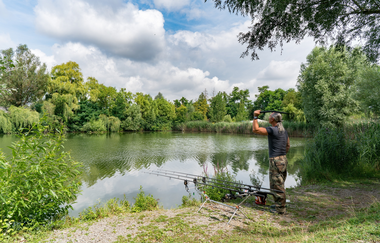 Angler am Hirschfeldsee | Sperrfechter Freizeitpark Oedheim | HeilbronnerLand | © Sperrfechter Freizeitpark