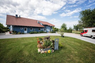 Blick auf den Eingangsbereich vom Campingparadies Franken. | © Liebliches Taubertal