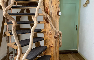Treppenhaus in die 2. Etage in Die Fachwerkhütte | © Die Fachwerkhütte