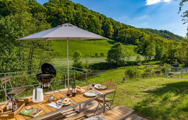 Ferienhaus Naturton mit Holzterrasse und Blick ins grüne Brettachtal | © Hohenlohe Schwäbisch Hall
