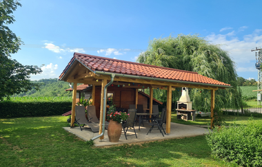 Garten mit Holzpergula und Grill | © S. Carle | Ferienhof Carle