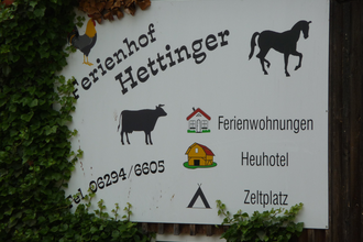 Schild beim Ferienhof Hettinger | © Touristikgemeinschaft Hohenlohe e. V. | Marion Schlund