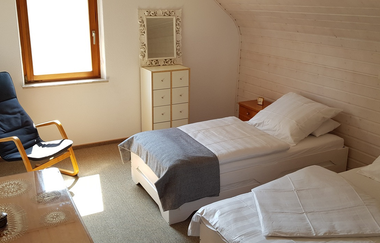 Schlafzimmer mit 2 Einzelbetten | © Touristikgemeinschaft Hohenlohe e. V. | Ferienhof Ilse