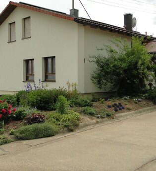 Außenansicht: beiges Gebäude mit rotem Dach | © Neckar-Zaber-Tourismus e.V.