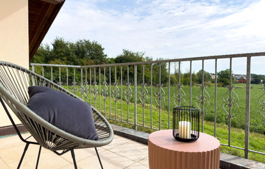 Terrasse mit Sessel und Kissen | © Neckar-Zaber-Tourismus e.V.