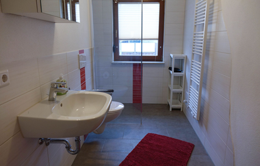 Badezimmer mit Toilette, Waschbecken usw | © Neckar-Zaber-Tourismus e.V.