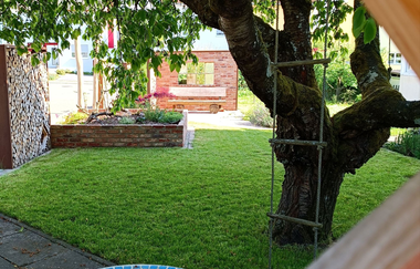 Schöner grüner Garten mit großem Baum | © Neckar-Zaber-Tourismus e.V.