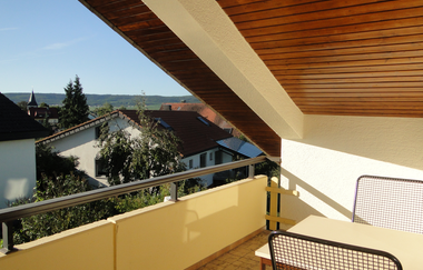 Balkon mit Tisch und zwei Stühlen | © Neckar-Zaber-Tourismus e.V.