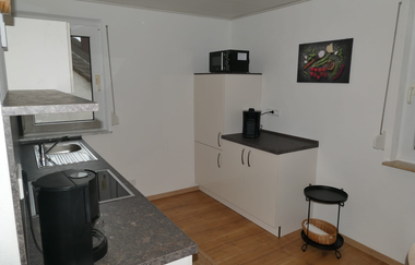 kleine Küchenzeile mit Spüle | © Hopf