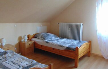 Ein Schlafzimmer mit zwei Einzelbetten | © Touristikgemeinschaft Hohenlohe e. V. | Ferienwohnung Schindler