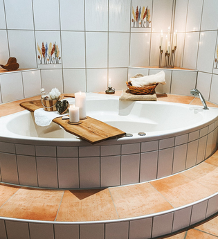 Ferienwohnung Wellnessparadies in Schrozberg: Großzügiger Whirlpool | © Hohenlohe Schwäbisch Hall