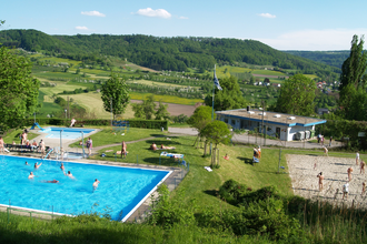 Der Campingplatz verfügt über einen Pool und einen Spielplatz | © Touristikgemeinschaft Hohenlohe e. V. | BffL Stuttgart e. V.