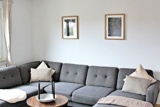 Einladendes großes Sofa | © Touristikgemeinschaft Hohenlohe e. V. | Melanie-Isabell Rettich