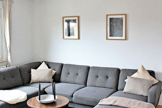 Einladendes großes Sofa | © Touristikgemeinschaft Hohenlohe e. V. | Melanie-Isabell Rettich