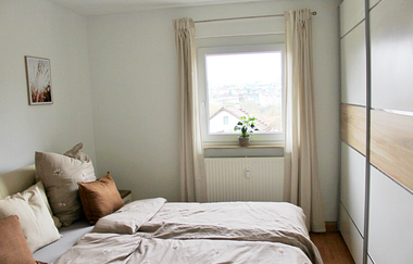 Ein schickes Doppelbett lädt zum Schlafen ein | © Touristikgemeinschaft Hohenlohe e. V. | Melanie-Isabell Rettich