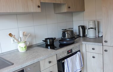 Küche mit Ofen, Herd, Kaffeemaschine, Toaster und vielen Schränken | © Neckar-Zaber-Tourismus e.V.