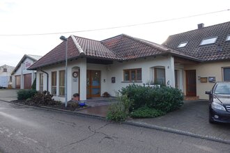 Außenansicht des Gästehauses: weiße Wände und dunkelrotes Ziegeldach | © Neckar-Zaber-Tourismus e.V.