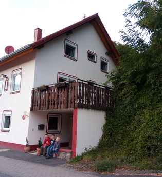 Außenansicht des Gästehauses | © Touristikgemeinschaft Hohenlohe e. V. | Gästehaus bei Knieles