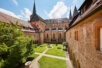 Kloster Bad Wimpfen im Tal | Innenhof mit Kreuzgang | HeilbronnerLand | © Kloster Bad Wimpfen