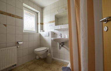 Dusche und WC in einem der Gästezimmer | © Touristikgemeinschaft Hohenlohe e.V. | Dominik Rau