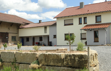 Außenansicht: hellgelbes Gebäude mit orangerotem Dach | © Neckar-Zaber-Tourismus e.V.