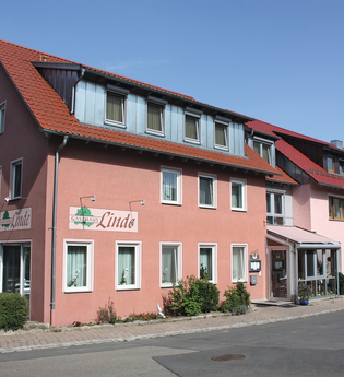 Das Gasthaus Linde liegt am Ortsrand von Weldingsfelden. | © Touristikgemeinschaft Hohenlohe e. V. | Gasthaus Linde