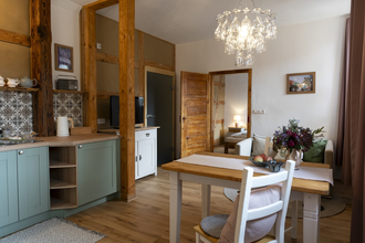 Moderne Holzküche und Essecke | © Touristikgemeinschaft Hohenlohe e. V.  | Hof Ruckardtshausen