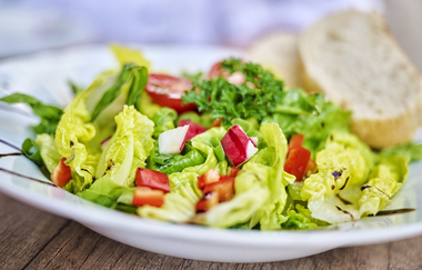 Hotel & Café Fachwerk in Vellberg: Frischer Salat | © Hohenlohe + Schwäbisch Hall Tourismus e. V.
