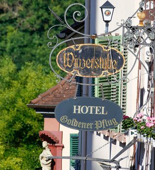 Historisches Schild des Hotels | © Bernhard Kück
