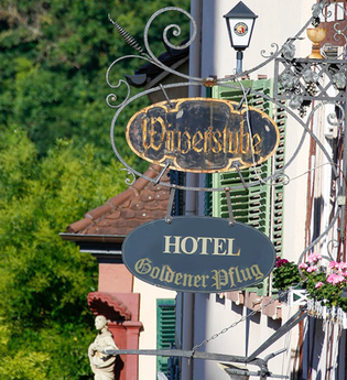 Historisches Schild des Hotels | © Bernhard Kück
