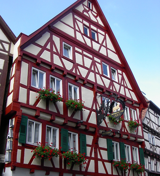 Außenansicht Hotel-Restaurant Lamm Mosbach mit Fachwerk | © Hotel-Restaurant Lamm Mosbach