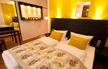 Blick in das Kabinett-Doppelzimmer  "Wein-Design" im Hotel Laurentius in Weikersheim. | © Unbekannt