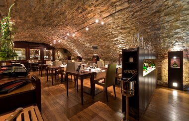 Blick in das Restaurant im Hotel Laurentius. Es ist in einem ehemaligen  Gewölbekeller untergebracht. | © Unbekannt