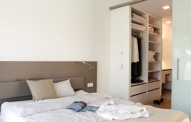 Schlafzimmer mit Doppelbett | © Touristikgemeinschaft Hohenlohe e. V. | Werbeagentur Neckarmedia, Heilbronn